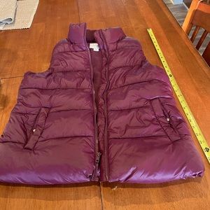 Old Navy maroon full zip sleeveless puffer vest